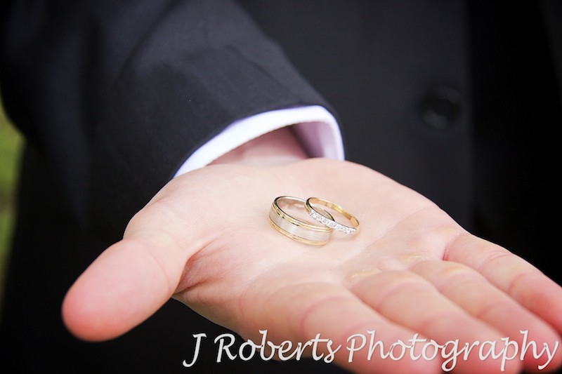 Best man holding wedding rings - wedding photography sydney